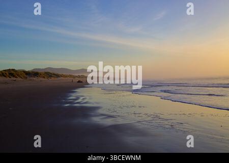 Tramonto a Nehalem Beach, Manzanita, Oregon Foto Stock
