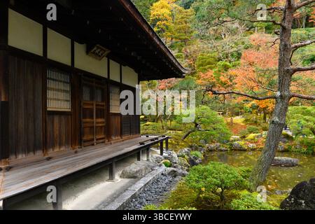 Padiglione Argento Ginkaku-ji durante la stagione autunnale, Kyoto, Honshu, Giappone, Asia. Foto Stock