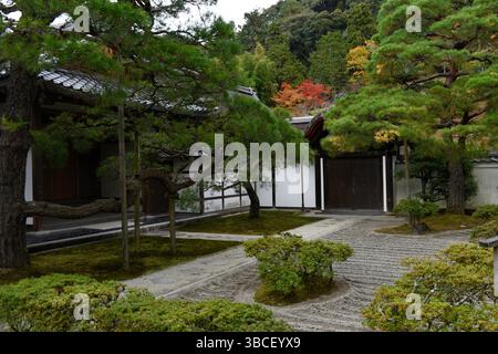 Padiglione Argento Ginkaku-ji durante la stagione autunnale, Kyoto, Honshu, Giappone, Asia. Foto Stock