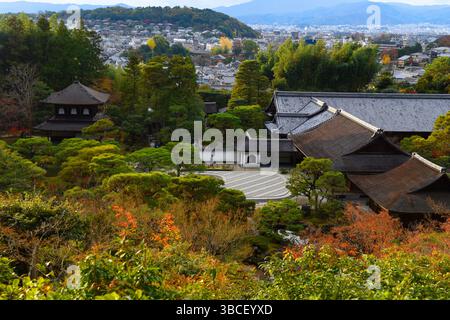 Padiglione Argento Ginkaku-ji durante la stagione autunnale, Kyoto, Honshu, Giappone, Asia. Foto Stock