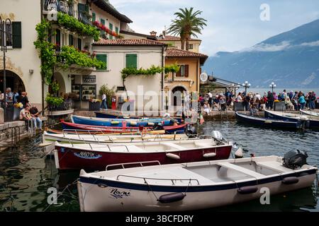 Porto Vecchio di Limone sul Garda, Lombardia, Italia Foto Stock