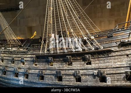 Stoccolma, Svezia - 24 giugno 2021: Dettaglio dell'ampia nave da guerra Vasa nel Museo Vasa di Stoccolma Foto Stock