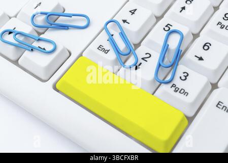 Connettersi con gli amici online, facendo conoscenza su Internet Foto Stock