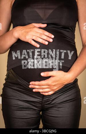Concetto di prestazioni di maternità. Evidenziando i diritti dei genitori e il supporto. Foto Stock