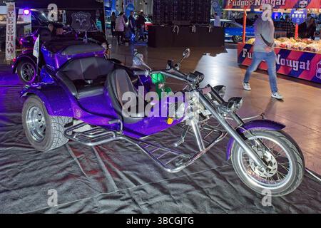 Pasila, Helsinki, Finlandia – 4 aprile. 2025: Rewaco RF1 Trike (2016) all'Original American Car Show ACS25 Show a Helsinki Messukeskus. Foto Stock