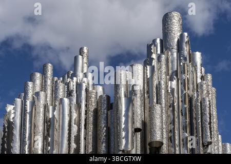 Helsinki, Finlandia: 4 agosto 2021: Vista del Monumento di Sibelius nel centro di Helsinki Foto Stock