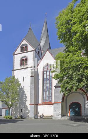 Chiesa gotica di San Clemente con guglie intrecciate punto di riferimento, intrecciato, a spirale, vista dal basso, Mayen, Vulkaneifel, Eifel, Renania-Palatinato, Germania, EUR Foto Stock