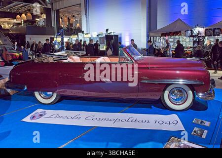 Pasila, Helsinki, Finlandia – 4 aprile. 2025: Auto Lincoln Cosmopolitan Convertible (1949) all'Original American Car Show ACS25. Foto Stock