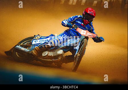 WARSZAWA, POLONIA – 17 MAGGIO 2025: Orlen Oil FIM Speedway Grand Prix of Poland a PGE Narodowy 2025. Nella foto Bartosz Zmarzlik (95, Polonia). Foto Stock