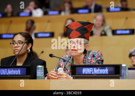 New York, NY - 19 maggio 2025: Leader globali, stakeholder del settore e rappresentanti delle Nazioni Unite si sono riuniti per la quarta edizione del meeting annuale della rete delle Nazioni Unite per la moda e lo stile di vita presso la sede delle Nazioni Unite. L'evento ha evidenziato strategie innovative per promuovere una trasformazione sostenibile nei settori della moda e dello stile di vita. Le discussioni si sono incentrate sull'approvvigionamento responsabile, sui modelli di business circolari, sulla tecnologia e sul design, sulle iniziative a zero sprechi e sull'influenza culturale nei cambiamenti dei sistemi. L'incontro è stato organizzato in collaborazione con l'Ufficio delle Nazioni Unite per le partnership, The Fashion Impact Foto Stock