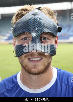 Calciatore tedesco Nils Butzen con maschera 1st FC Magdeburg DFB 3rd League stagione 2015-16, calciatore tedesco Nils Butzen con maschera 1st FC Magdeburg DFB 3 Foto Stock
