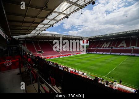 MAGONZA, GERMANIA - 17 MAGGIO 2025: Interno dello stadio, partita di Bundesliga 1.FSV Mainz 05 vs Bayer 04 Leverkusen alla Mewa Arena. Foto Stock
