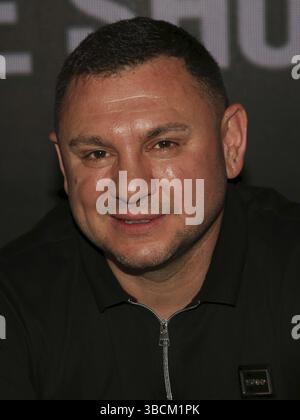 Il promotore Burim Sylejmani della scuderia di pugilato di Magdeburgo Fides Sports alla conferenza stampa per LO SPETTACOLO DEVE ANDARE SU III il 21 settembre 2023 a Magdebu Foto Stock