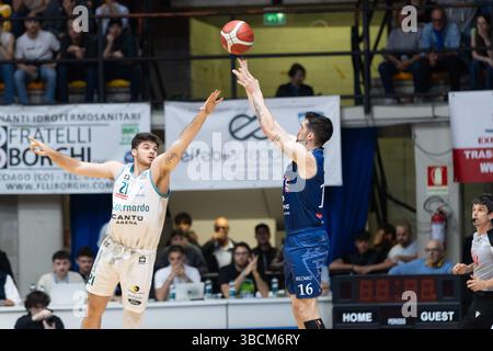 Desio, Italia. 20 maggio 2025. Mian Fabio (Fortitudo Bologna) durante la partita del campionato italiano di basket LBN A2 di playoff acqua S. Bernardo Cantu vs Fortitudo Flats Service Bologna al PalaFitLineDesio, Desio, Italia il 20 Maj 2025 durante i playoff - San Bernardo Cantu vs Fortitudo Bologna, partita italiana di pallacanestro di serie A2 maschile a Desio, Italia, 20 maggio 2025 crediti: Independent Photo Agency/Alamy Live News Foto Stock