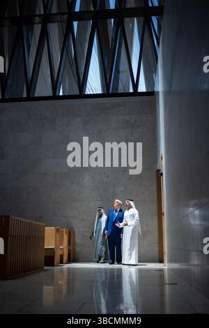 Abu Dhabi, Emirati Arabi Uniti. 15 maggio 2025. Il presidente Donald Trump visita la Abrahamic Family House, venerdì 16 maggio 2025, ad Abu Dhabi, Emirati Arabi Uniti. (Credit Image: © Daniel Torok/White House/ZUMA Press Wire) SOLO PER USO EDITORIALE! Non per USO commerciale! Foto Stock