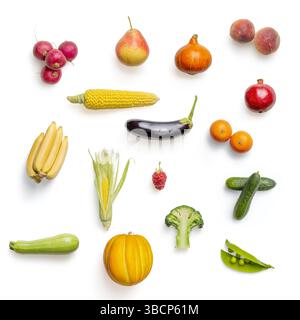 Frutta e verdura isolate su sfondo bianco. L'immagine può essere utilizzata per un negozio di alimentari. Foto Stock