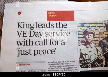 "King (Carlo III) dirige il servizio ve (Day Victory in Europe) con richiesta di un titolo del quotidiano "Just Peace" Guardian 9 maggio 2025 Londra Inghilterra Regno Unito Foto Stock