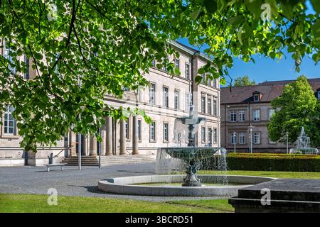 Edificio principale (Neue Aula) dell'Università di Tübingen in una splendida giornata estiva Foto Stock
