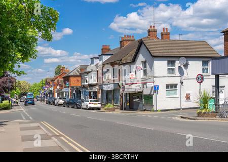 La strada principale di Woburn Sands nel Buckinghamshire Foto Stock