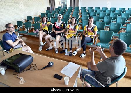 Rio Maior, Portogallo. 21 maggio 2025. Una sessione di formazione mediatica con i giornalisti belga Philippe De Camps e Lieven De Maertelaere nella tappa annuale del Team Belgium (19-25/05), a Rio Maior, Portogallo, mercoledì 21 maggio 2025, BELGA PHOTO ERIC LALMAND crediti: Belga News Agency/Alamy Live News Foto Stock