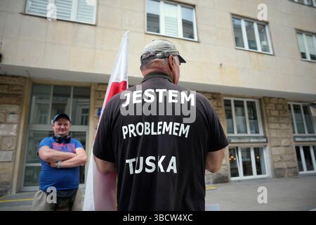Varsavia, Polonia. 21 maggio 2025. I lavoratori del metallo e dell'acciaio protestarono a Varsavia, in Polonia, il 21 maggio 2025. L'alleanza sindacale OPZZ ha organizzato una marcia dal parlamento all'ufficio del primo Ministro per protestare contro gli alti prezzi dell'energia che riducono la forza competitiva e minacciano posti di lavoro e salari. (Foto di Jaap Arriens/Sipa USA) credito: SIPA USA/Alamy Live News Foto Stock