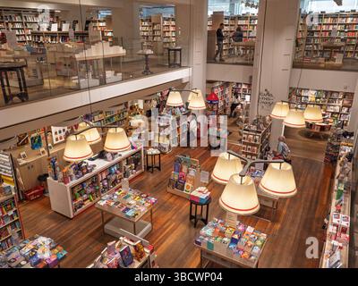 Interno della libreria Foyles in Charing Cross Road, Londra, Regno Unito Foto Stock