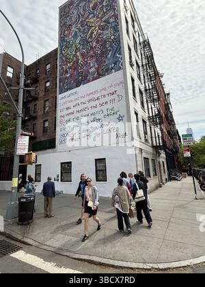 Angolo tra Thompson Street e Houston Street nel quartiere SOHO di New York City. Foto Stock