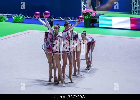 Torino, Italia. 17 maggio 2025. Gruppo italiano visto durante la Rhythmic Gymnastics FGI Final Six 2025 al Palasport Gianni Asti (ex Ruffini) credito: dpa/Alamy Live News Foto Stock