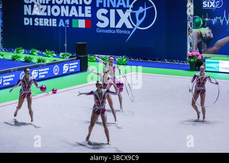 Torino, Italia. 17 maggio 2025. Gruppo italiano visto durante la Rhythmic Gymnastics FGI Final Six 2025 al Palasport Gianni Asti (ex Ruffini) credito: dpa/Alamy Live News Foto Stock