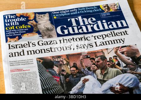 21 maggio 2025. Il titolo in prima pagina del Guardian è la retorica israeliana di Gaza "repellente e mostruosa”, afferma Lammy. Foto Stock