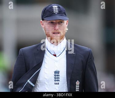 Capitano inglese Ben Stokes durante il Rothesay test Match Day 1 Inghilterra vs Zimbabwe a Trent Bridge, Nottingham, Regno Unito, 22 maggio 2025 (foto di Mark Cosgrove/News Images) Foto Stock