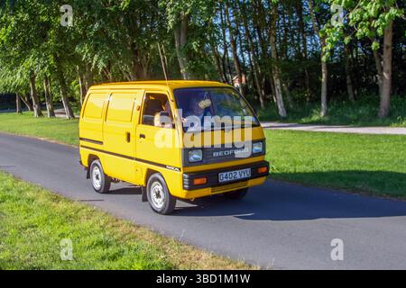 Anni '1990 90 anni '90 Bedford 99 170 Yellow LCV Car derivata Van benzina 970 cc; Classic, furgoni veterani da collezione a Lytham, Blackpool Regno Unito. Maggio 2025 Foto Stock