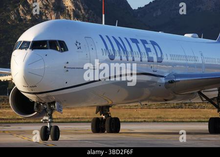 CERIMONIA INAUGURALE DEL NUOVO VOLO DA E PER PALERMO NEW YORK NEWARK ALL'AEROPORTO FALCONE e BORSELLINO nella foto il Boeing 767-424 di United Airlines Foto Stock