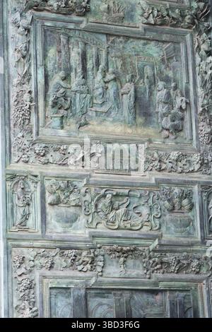 Dettagli architettonici. Cattedrale di Pisa (in italiano: Duomo di Pisa), o Cattedrale metropolitana primitiva dell'assunzione di Maria. Pisa, Toscana, Italia Foto Stock
