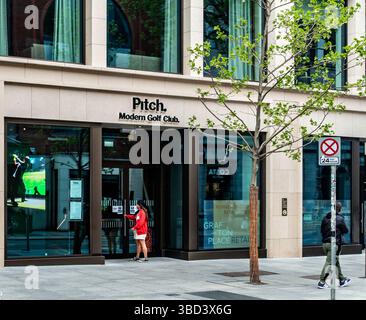 Pitch Modern Golf Club, Dawson Street, Dublino, Irlanda. Partite di golf Simulatd, cibo e bevande. Foto Stock