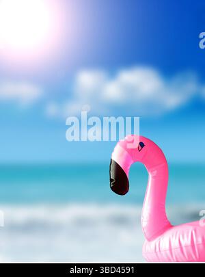 Anello rosa di fenicottero su sfondo blu del cielo Foto Stock