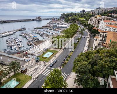 Funchal, Portogallo - 9 giugno 2024: Foto drone a Funchal, capitale di Madeira Foto Stock