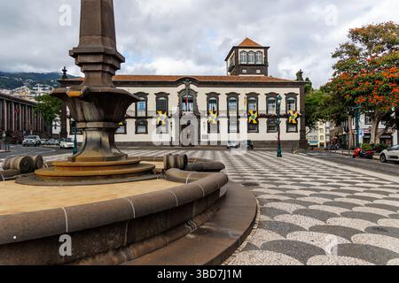 Funchal, Portogallo - 10 giugno 2024: Piazza della città nella città di Funchal, capitale dell'isola di Madeira, Portogallo Foto Stock