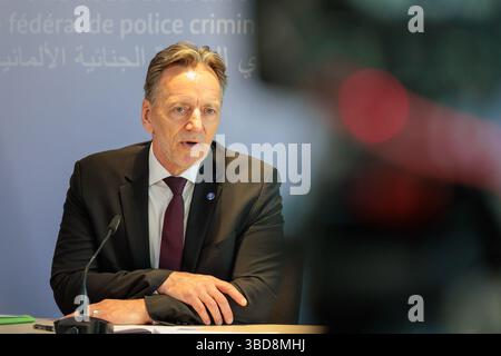 Wiesbaden, Germania. 23 maggio 2025. Il presidente dell'Ufficio federale di polizia criminale, Holger Münch, interviene alla conferenza stampa sullo sciopero contro la criminalità informatica globale nell'ambito dell'operazione Endgame. Crediti: Jörg Halisch/dpa/Alamy Live News Foto Stock