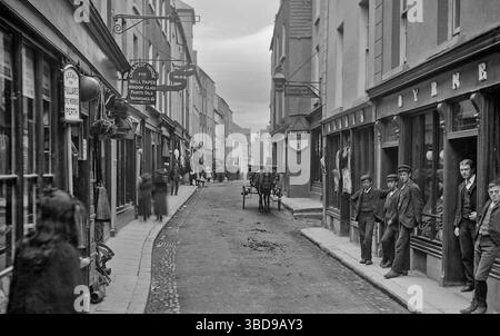 Una fotografia della fine del XIX secolo di Main Street a Wexford, la città della contea di Wexford, Irlanda. Foto Stock