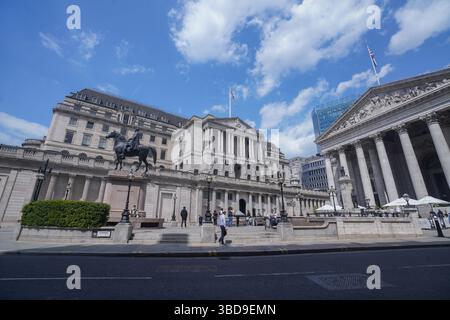 Londra, Regno Unito. 23 maggio 2025. Una vista della Banca d'Inghilterra nella città di Londra. Gli economisti hanno messo in dubbio ulteriori tagli ai tassi di interesse da parte della Banca d’Inghilterra dopo un inaspettato aumento del tasso d’inflazione al 3,5 per cento a seguito dell’aumento dei prezzi dei costi energetici e delle bollette delle famiglie. Accreditare Amer Ghazzal/Alamy Live News Foto Stock