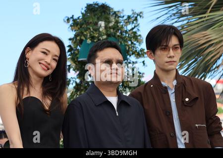 Cannes, Francia. 23 maggio 2025. Shu Qi, Gan Bi e Jackson Yee alla chiamata fotografica del film Resurrection al 78° Festival di Cannes. Crediti: Doreen Kennedy/Alamy Live News. Foto Stock
