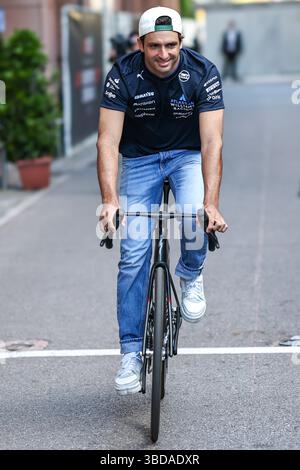 MONTE-CARLO, MONACO - 23 MAGGIO: Carlos Sainz Jr di Spagna e Atlassian Williams Racing approda in pista durante le prove di prova in vista del Gran Premio di F1 di Monaco sul circuito di Monaco il 23 maggio 2025 a Monte-Carlo, Monaco. (Foto di Qian Jun/Paddocker) Foto Stock