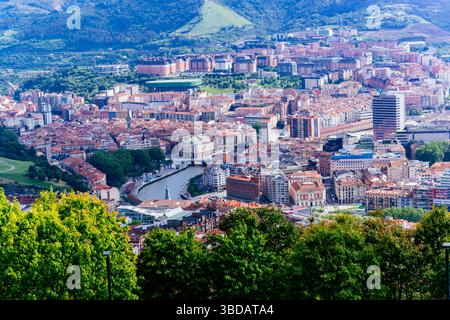 Paesaggio urbano di Bilbao dal punto panoramico del monte Artxanda. Bilbao, Biscaglia, Paesi Baschi, Spagna, Europa Foto Stock