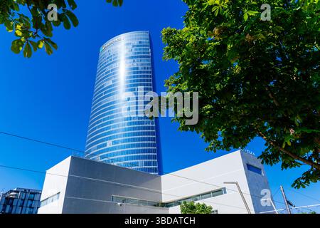 L'Iberdrola Tower è un grattacielo con sede a Bilbao, Biscaglia, Paesi Baschi, Spagna, Europa Foto Stock