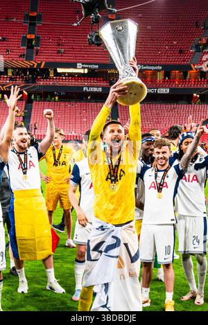 Bilbau, Bilbau, Spagna. 21 maggio 2025. Guglielmo Vicario della squadra Tottenham festeggia la vittoria della finale di Europa League, tra Tottenham e Manchester United, allo Stadio San Mames, 21 maggio 2025 crediti: Nuno Reisinho/ZUMA Press Wire/ZUMA Wire/Alamy Live News Foto Stock
