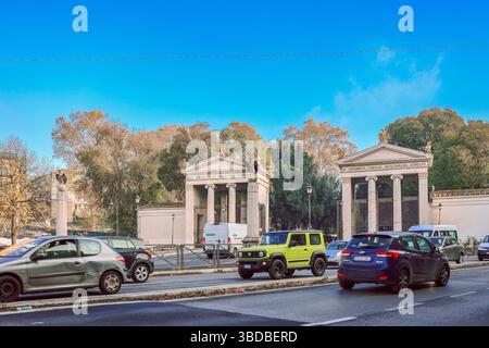 Roma, Italia - 5 dicembre 2023: Vista panoramica dell'ingresso monumentale di Villa Borghese a Roma su Piazzale Flaminio Foto Stock
