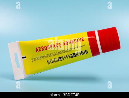 Adesivo aerospaziale. Adesivo per materiali leggeri. Colla ad alte prestazioni utilizzata nella modellazione aerospaziale per l'incollaggio di compositi, metalli e materiali leggeri. Foto Stock