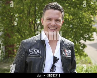 Stefan Mross visita la sua fidanzata, la cantante Anna-carina Woitschack, nel suo tour promozionale del 25.04.2017 a Stassfurt, mentre il cantante Stefan Mross visita la sua ragazza Foto Stock