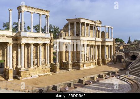 Merida, Spagna -- 28 marzo 2022: Vista dell'anfiteatro romano nella storica Merida Foto Stock